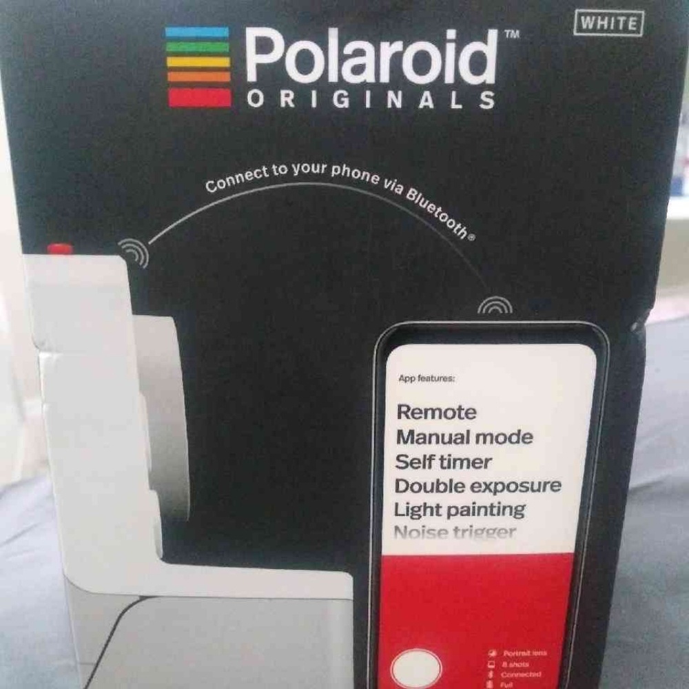Polaroid i-type camera